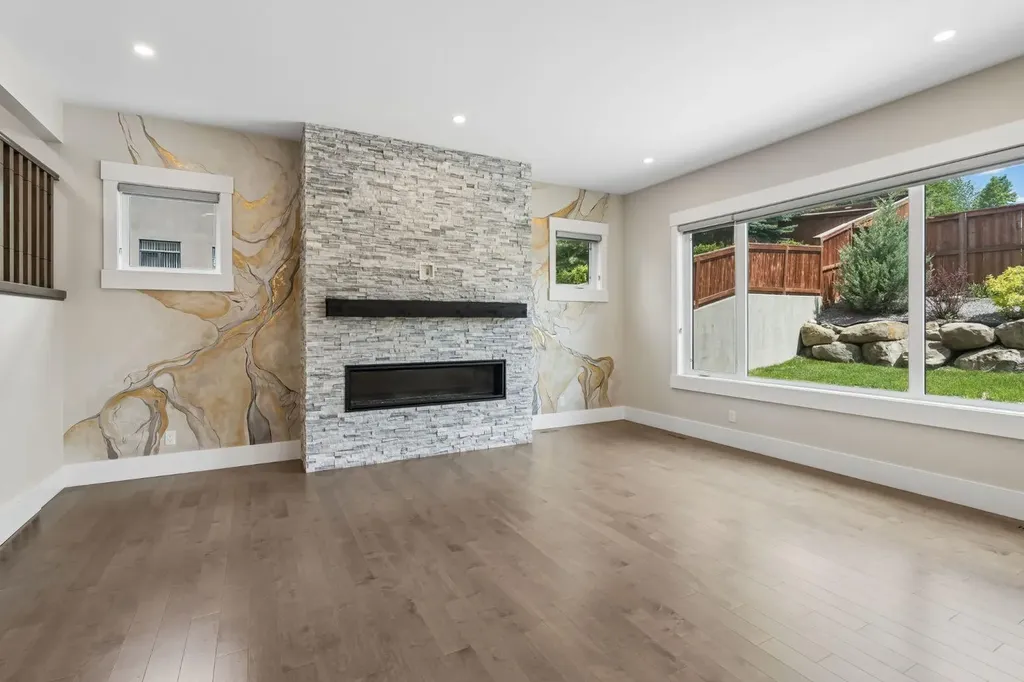 1012 17 Street NW Calgary AB T2N 2E4