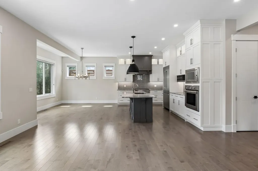 1012 17 Street NW Calgary AB T2N 2E4