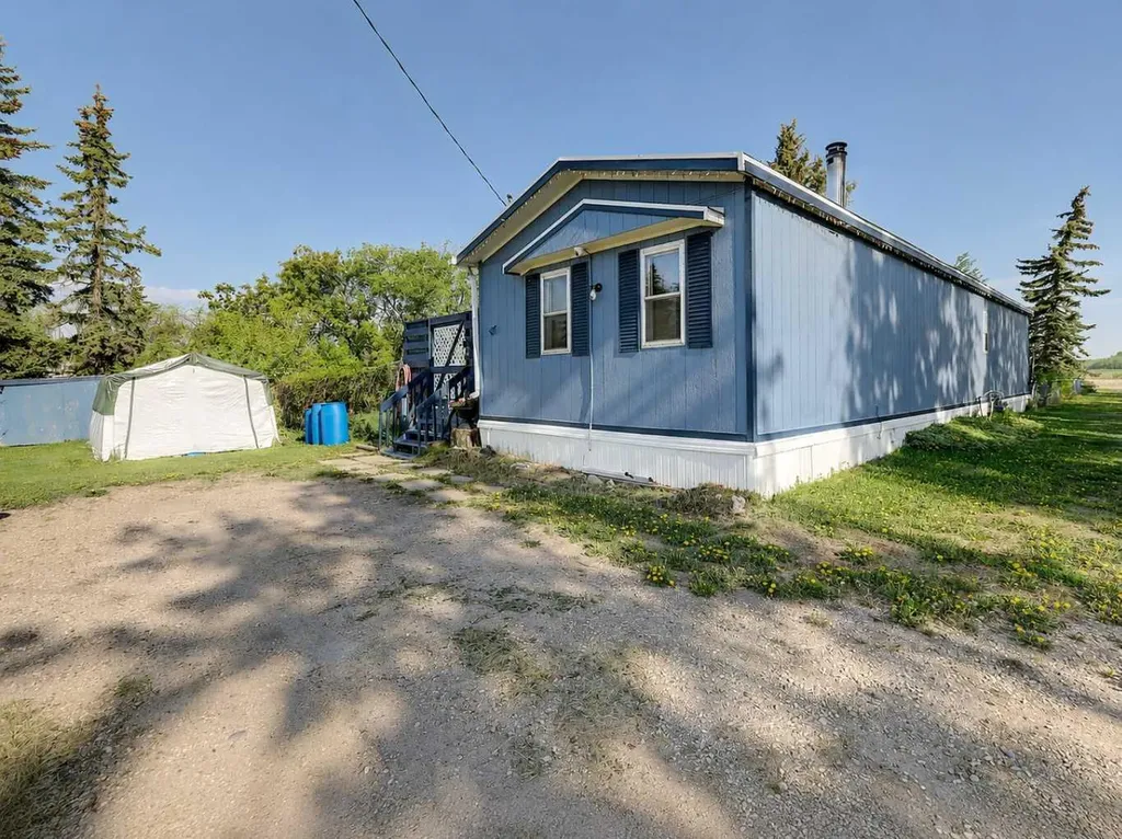 10115 99 Avenue Bezanson AB T0H0G0