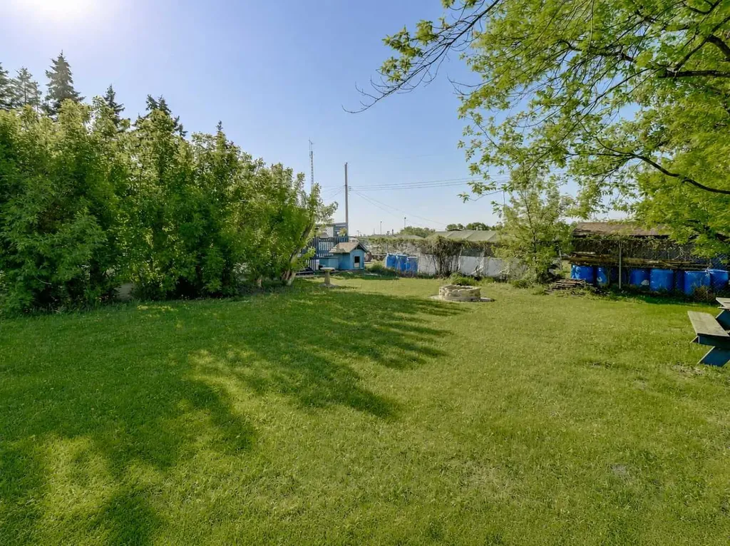 10115 99 Avenue Bezanson AB T0H0G0