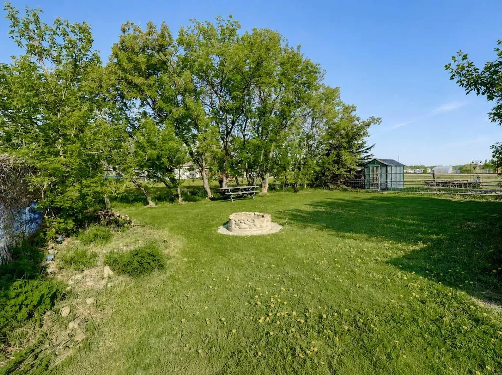 10115 99 Avenue Bezanson AB T0H0G0
