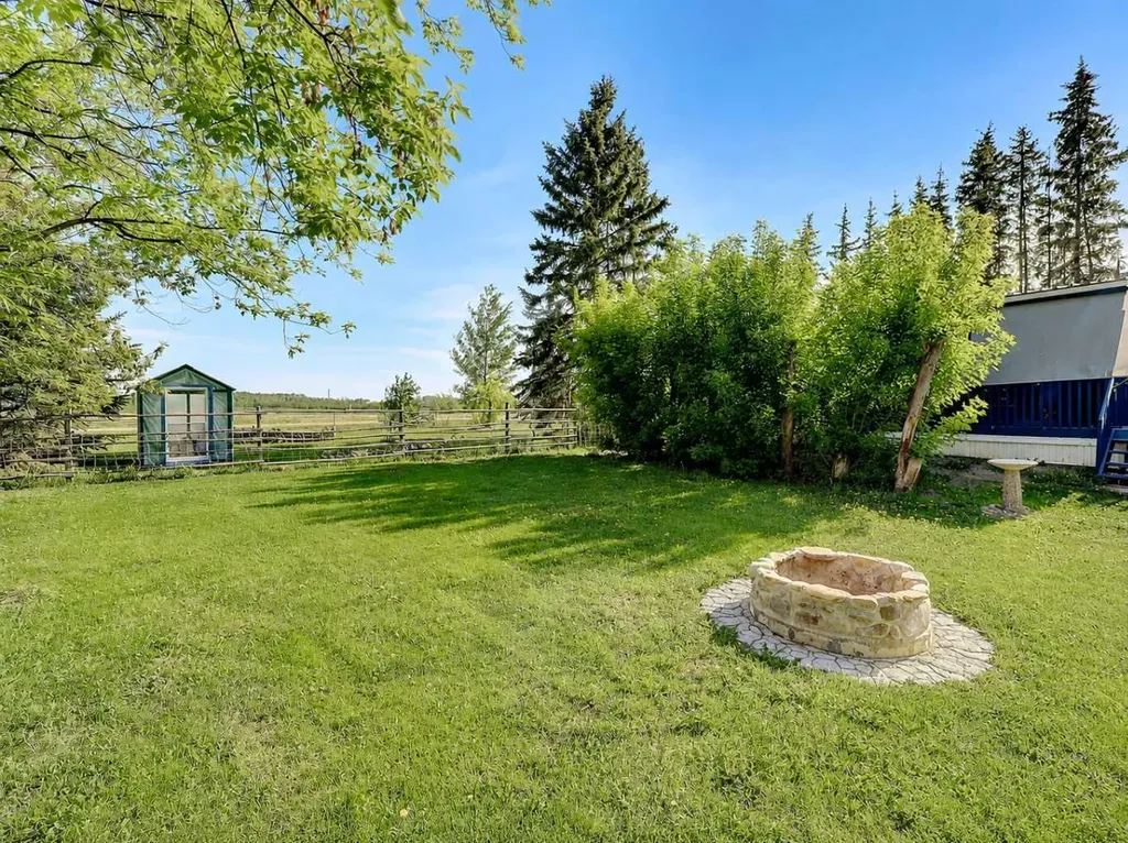 10115 99 Avenue Bezanson AB T0H0G0