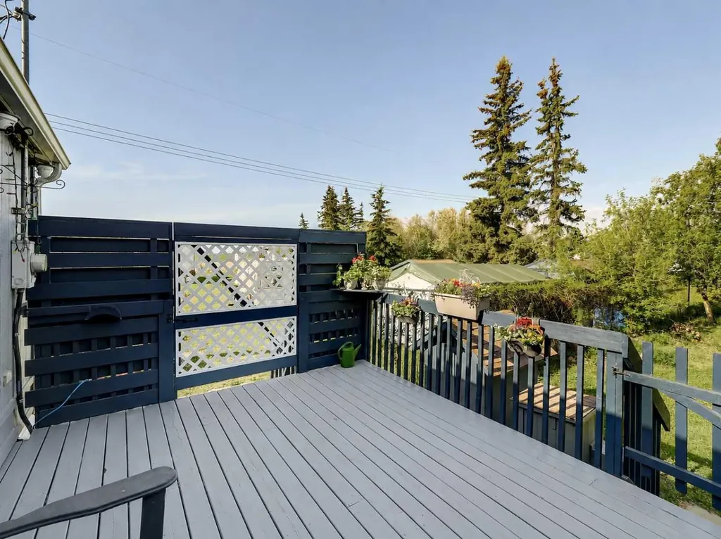 10115 99 Avenue Bezanson AB T0H0G0