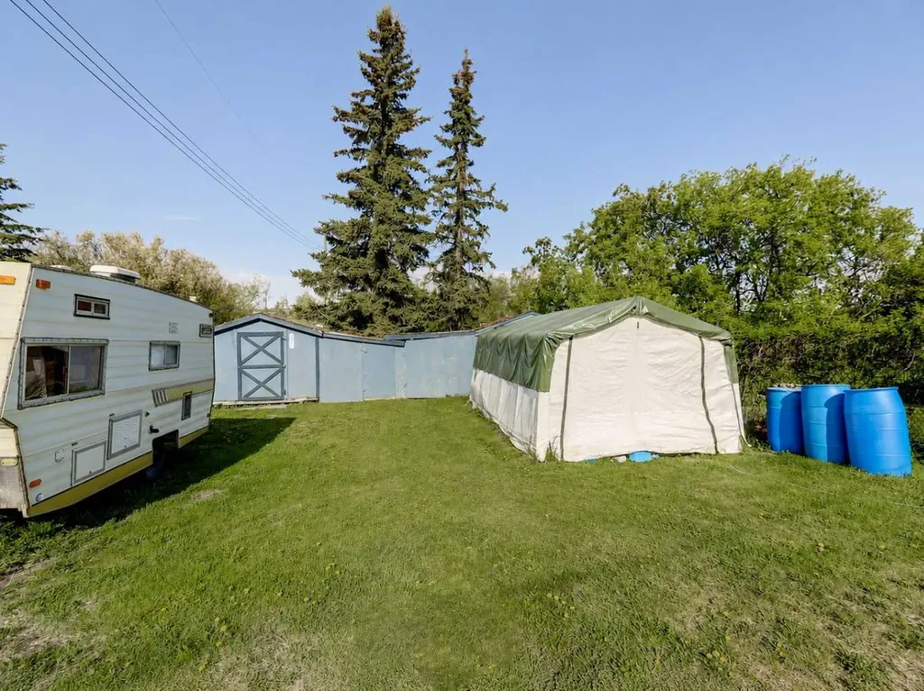 10115 99 Avenue Bezanson AB T0H0G0