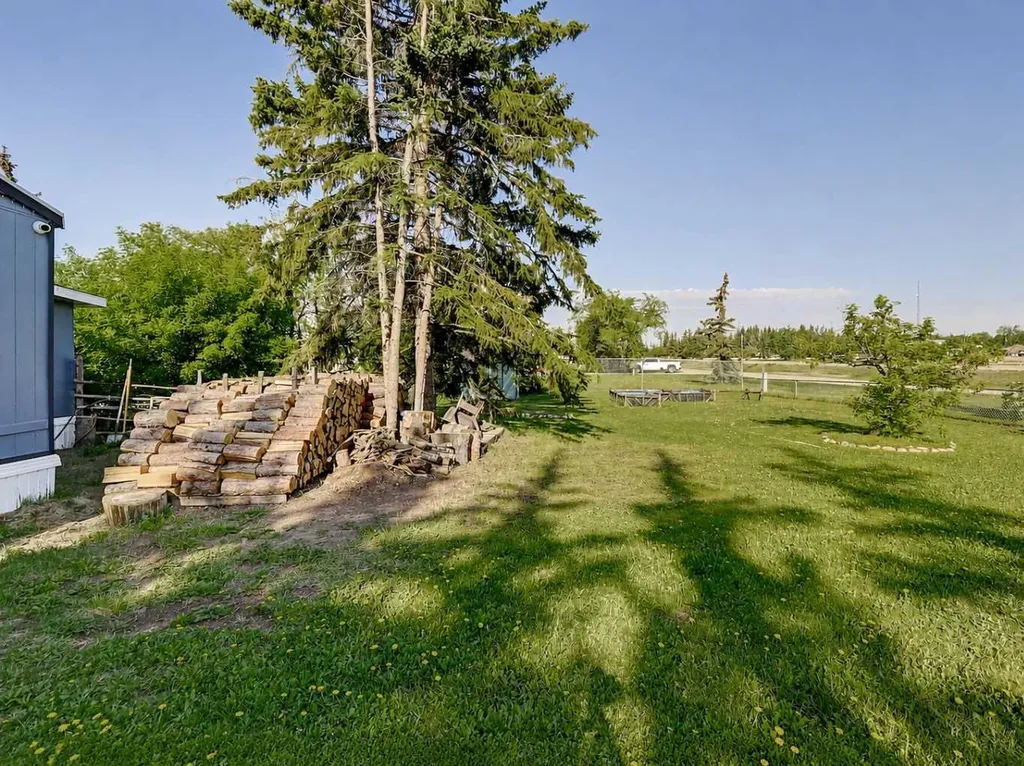 10115 99 Avenue Bezanson AB T0H0G0