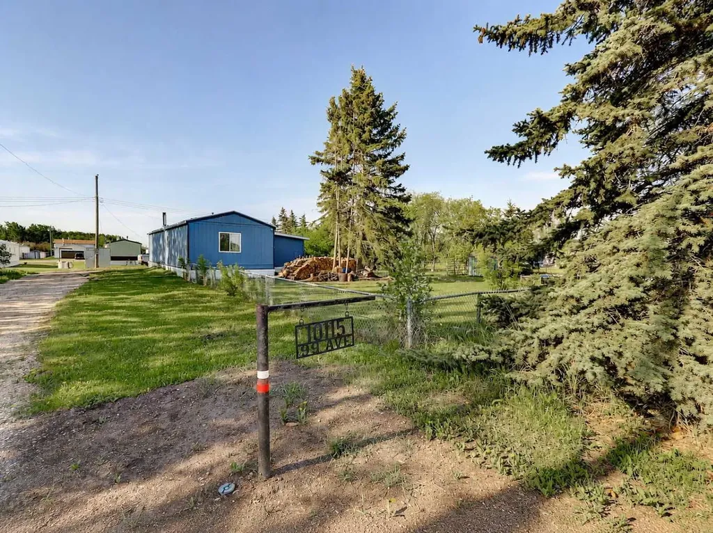 10115 99 Avenue Bezanson AB T0H0G0