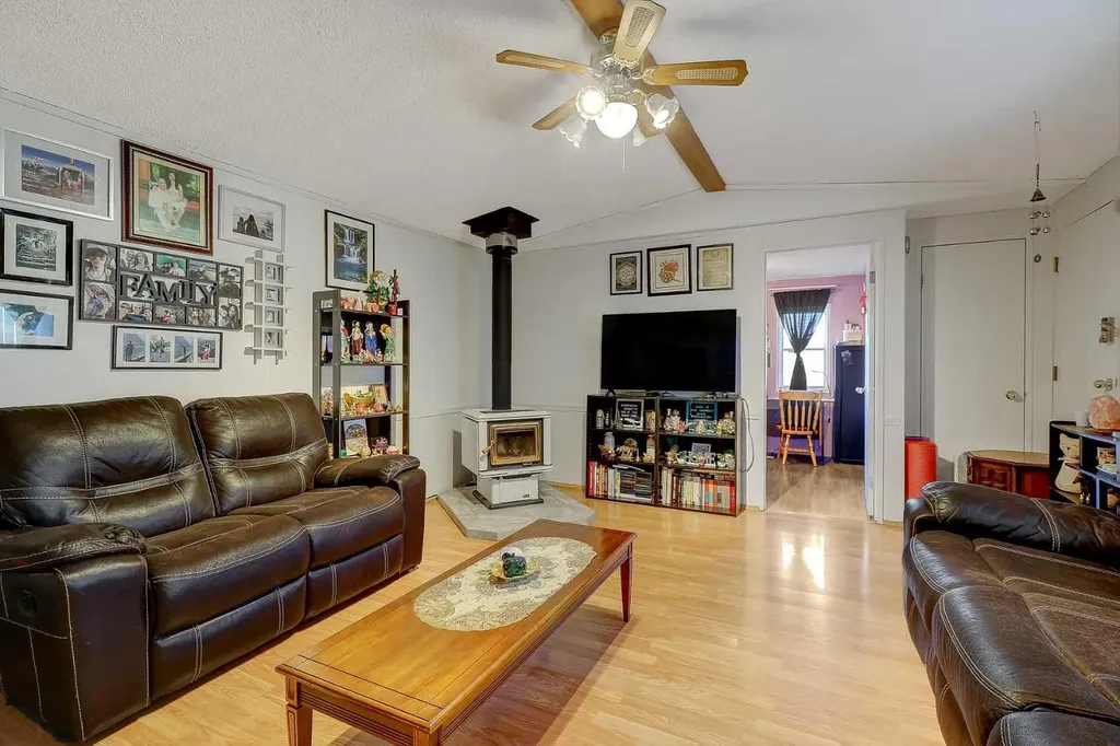 10115 99 Avenue Bezanson AB T0H0G0