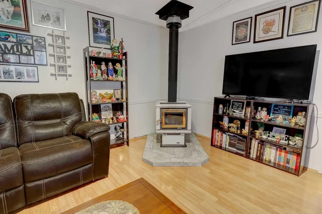 10115 99 Avenue Bezanson AB T0H0G0