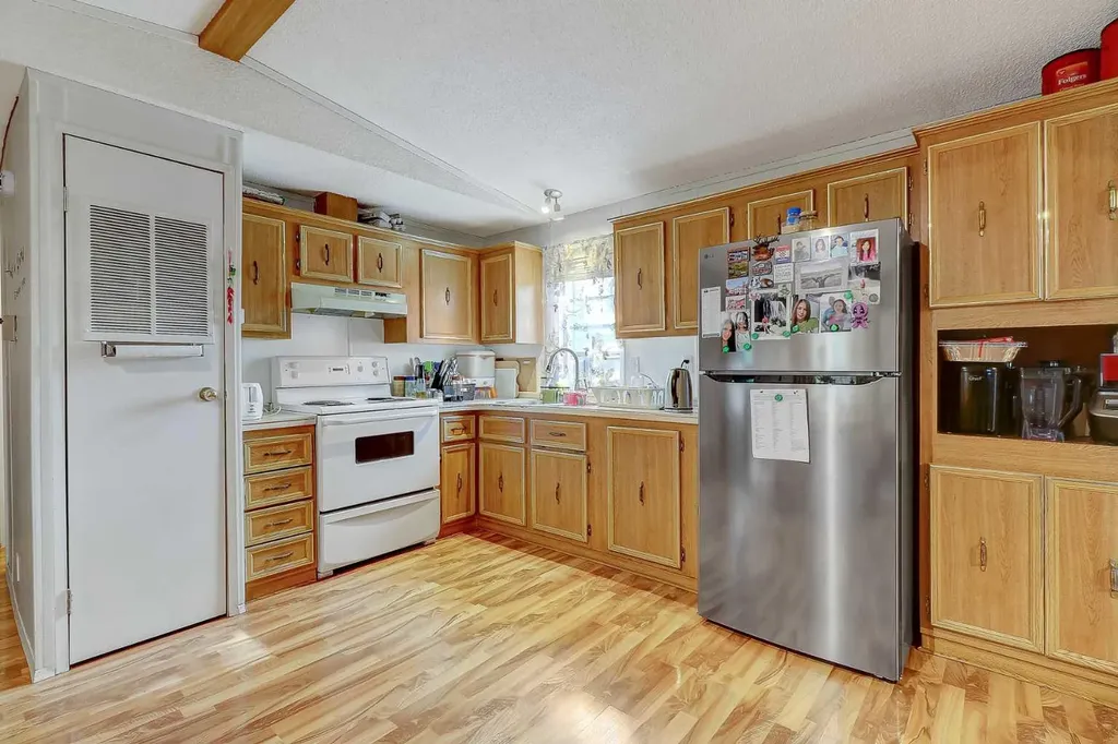 10115 99 Avenue Bezanson AB T0H0G0