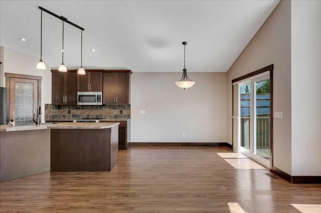 289 Riverwood Crescent Diamond Valley AB T0L 0H0