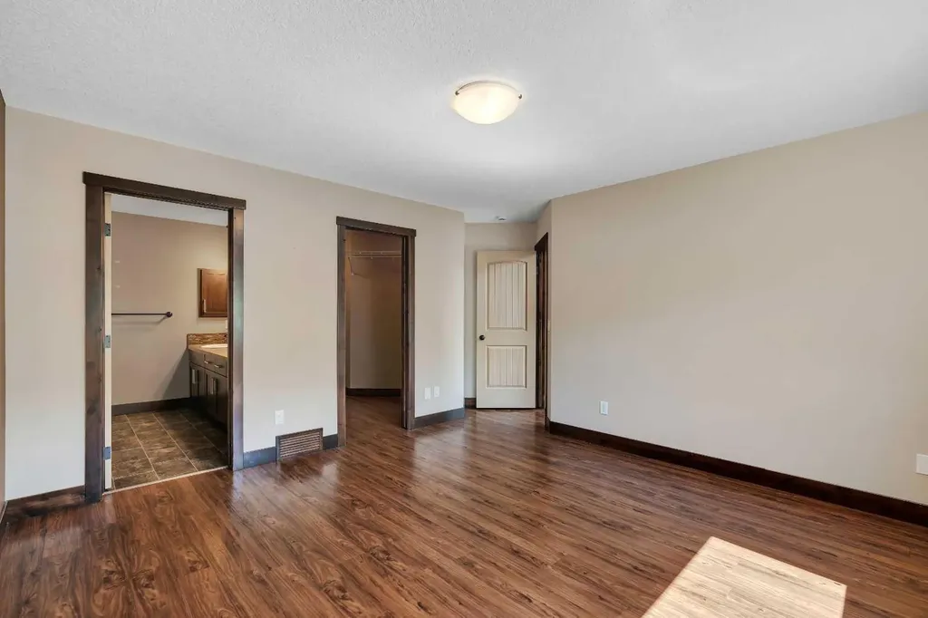 289 Riverwood Crescent Diamond Valley AB T0L 0H0