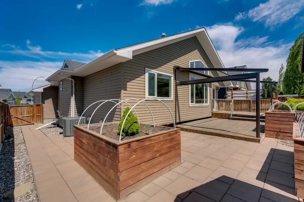 289 Riverwood Crescent Diamond Valley AB T0L 0H0