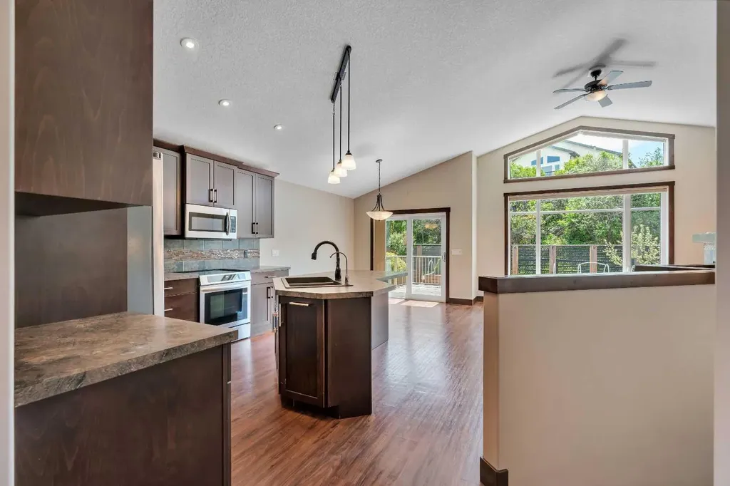 289 Riverwood Crescent Diamond Valley AB T0L 0H0
