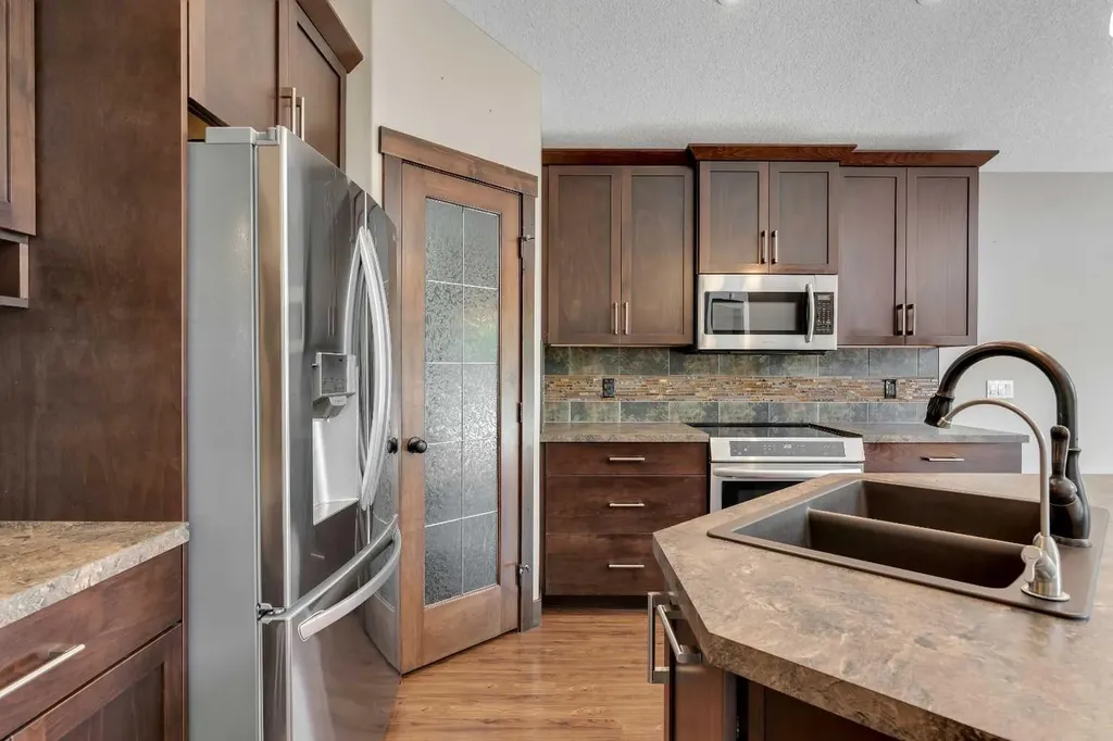 289 Riverwood Crescent Diamond Valley AB T0L 0H0