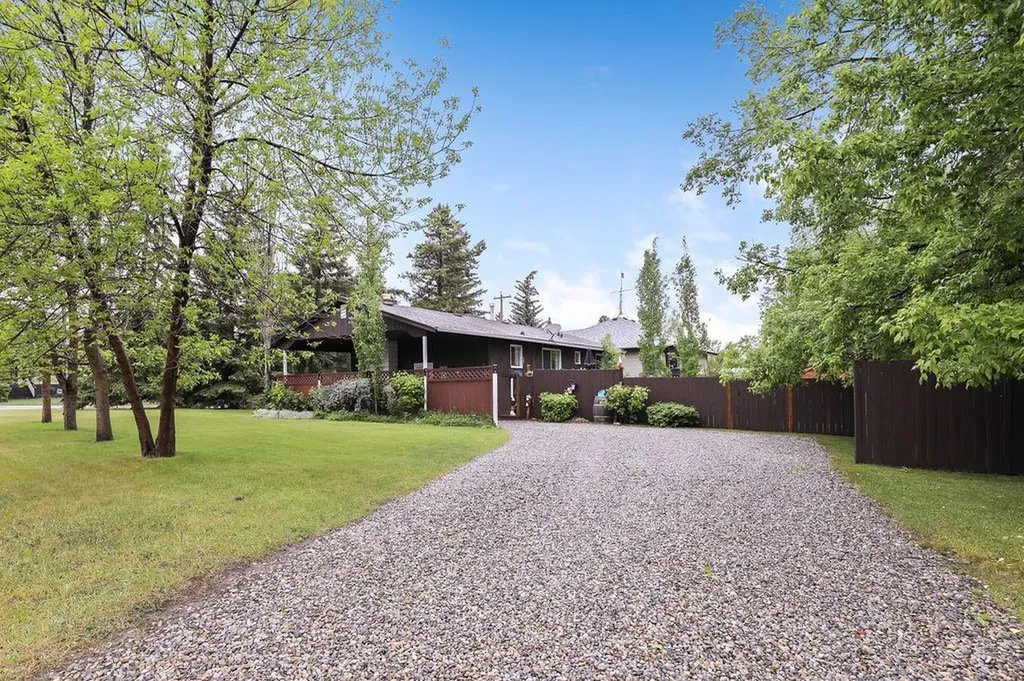 2412 17 Street Nanton AB T0L1R0