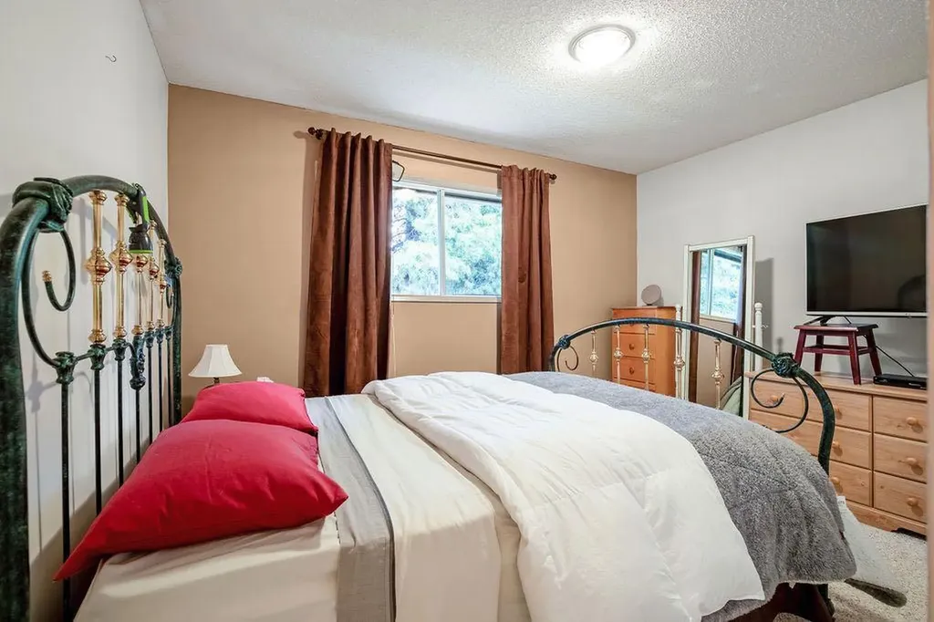 2412 17 Street Nanton AB T0L1R0
