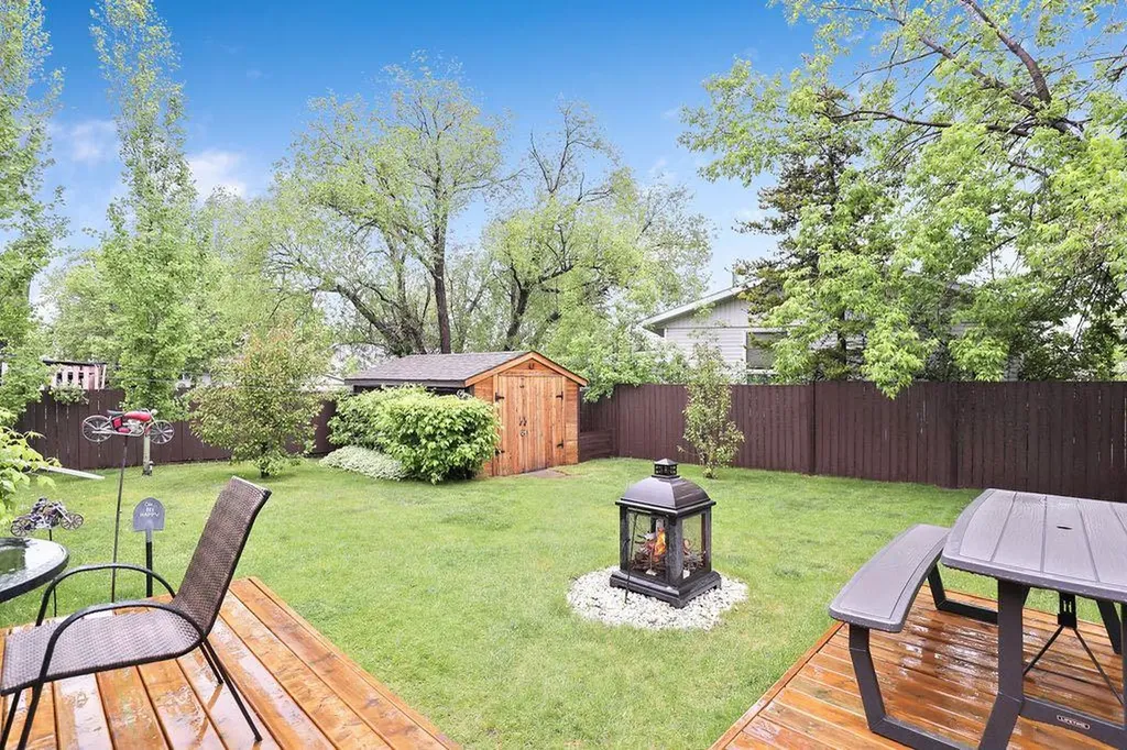 2412 17 Street Nanton AB T0L1R0