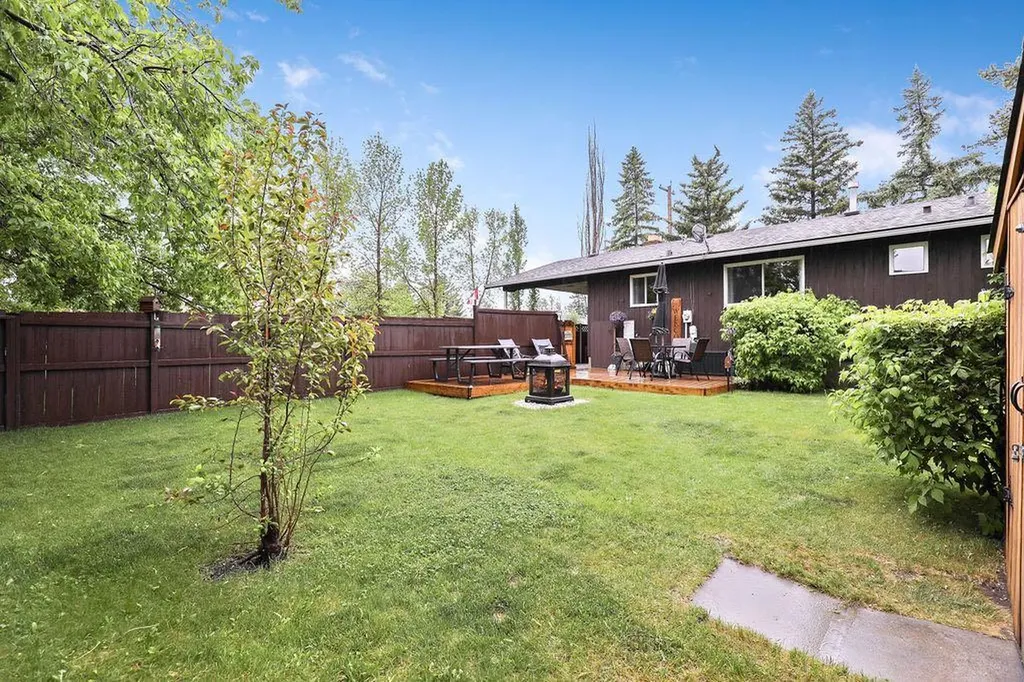 2412 17 Street Nanton AB T0L1R0