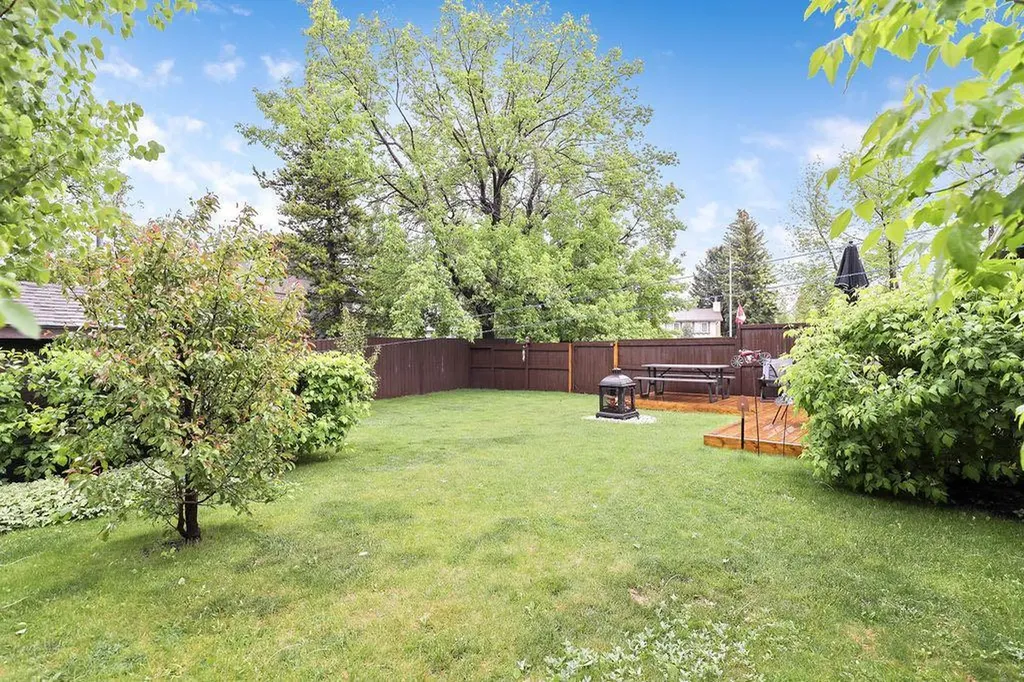 2412 17 Street Nanton AB T0L1R0