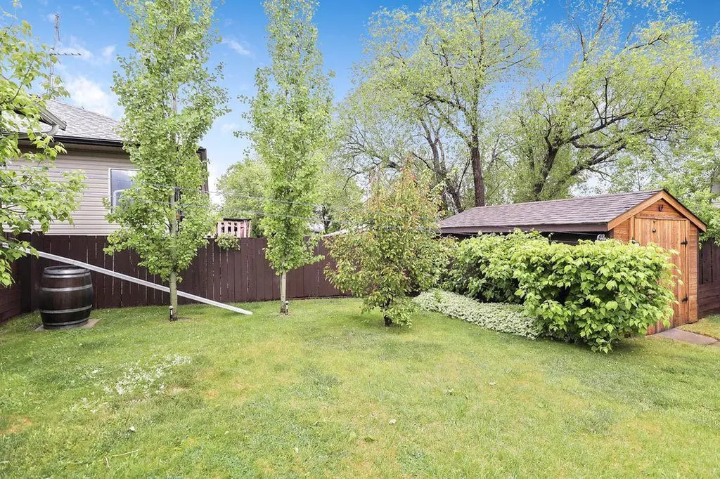2412 17 Street Nanton AB T0L1R0