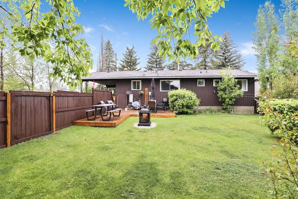 2412 17 Street Nanton AB T0L1R0
