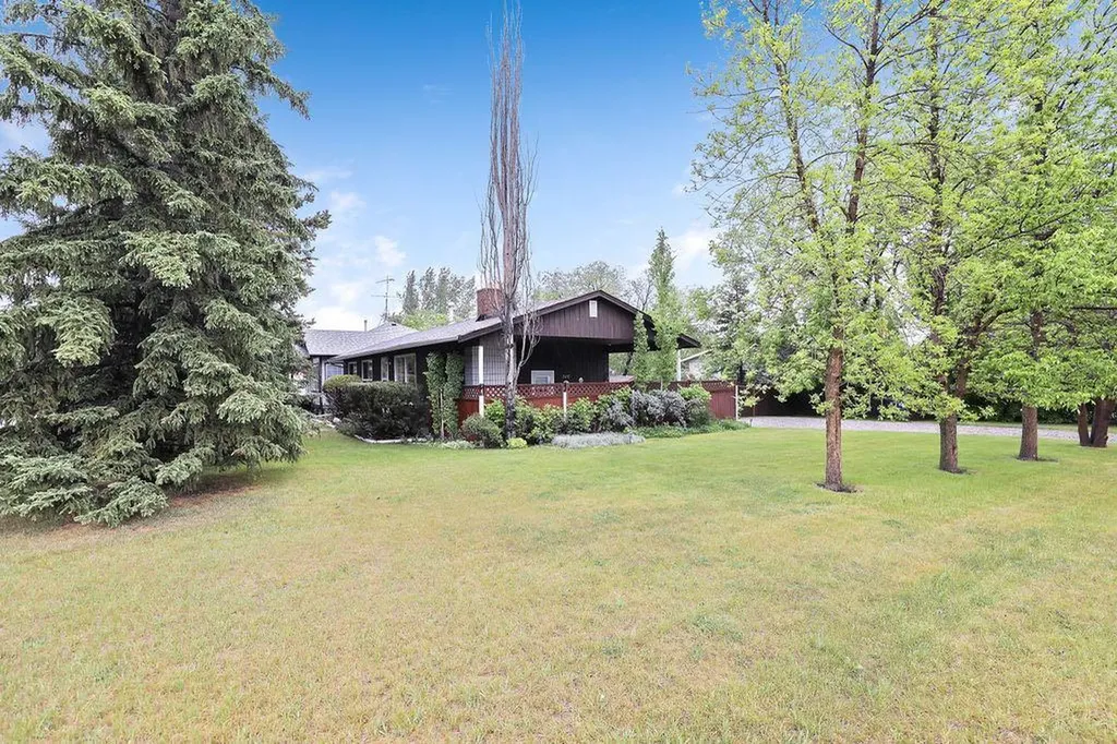 2412 17 Street Nanton AB T0L1R0
