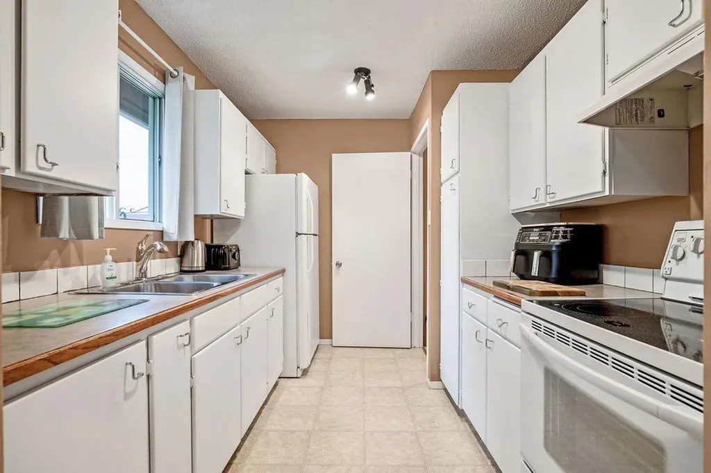 2412 17 Street Nanton AB T0L1R0