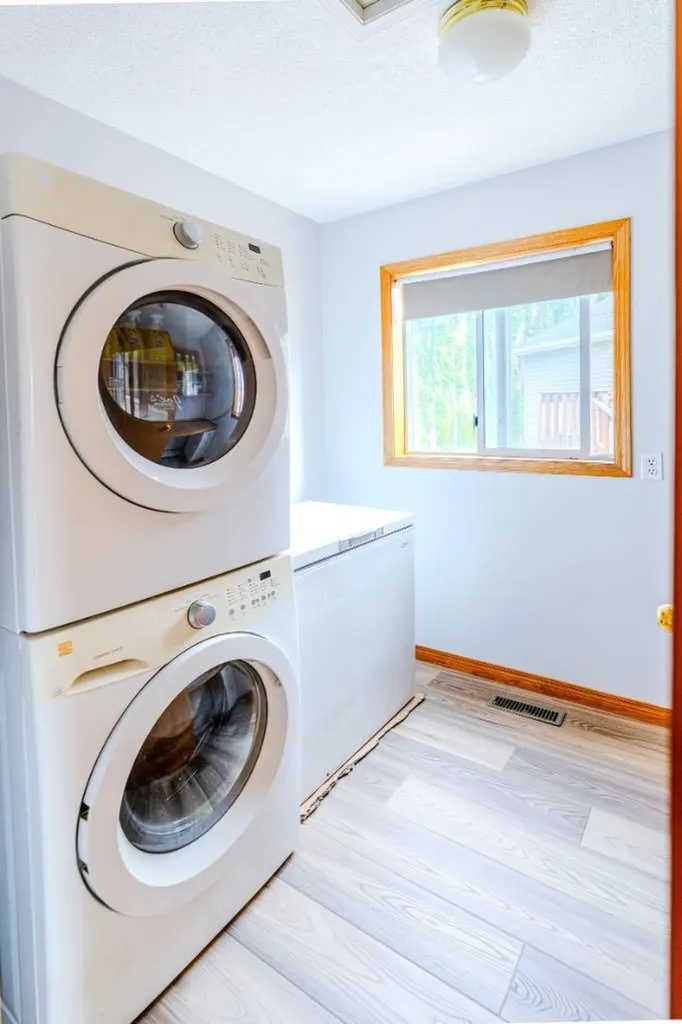 70 Elizabeth Way SE Airdrie AB T4B 2H6