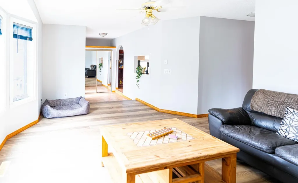 70 Elizabeth Way SE Airdrie AB T4B 2H6