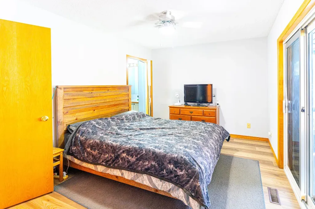 70 Elizabeth Way SE Airdrie AB T4B 2H6