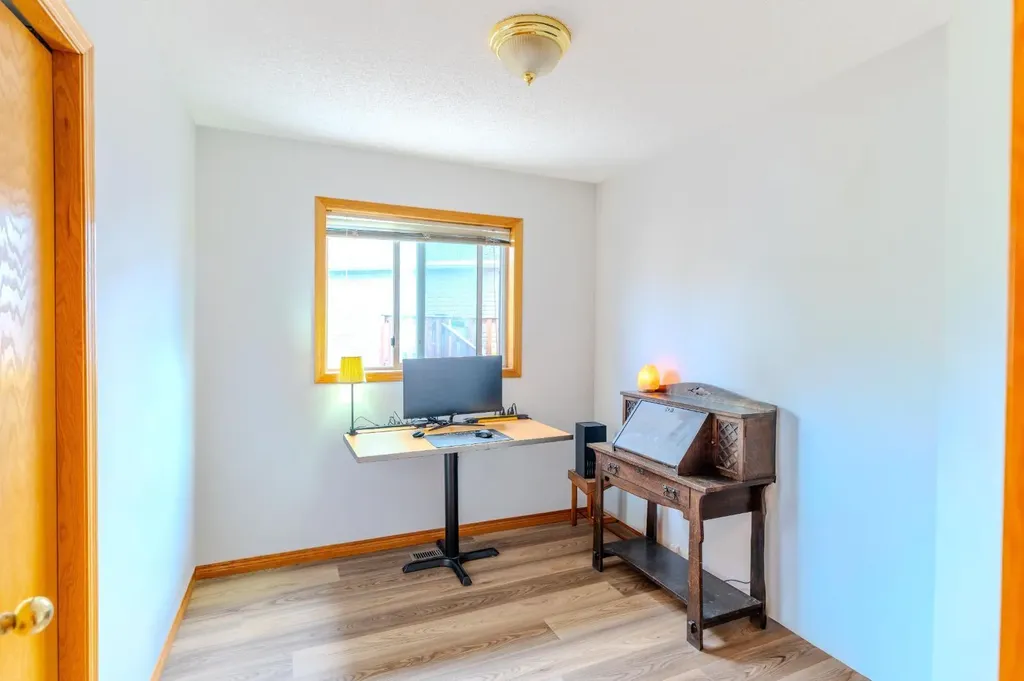 70 Elizabeth Way SE Airdrie AB T4B 2H6