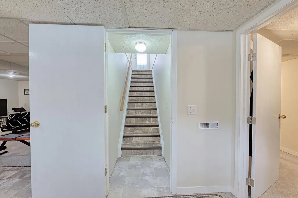 70 Elizabeth Way SE Airdrie AB T4B 2H6
