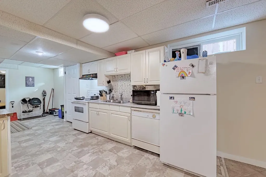 70 Elizabeth Way SE Airdrie AB T4B 2H6