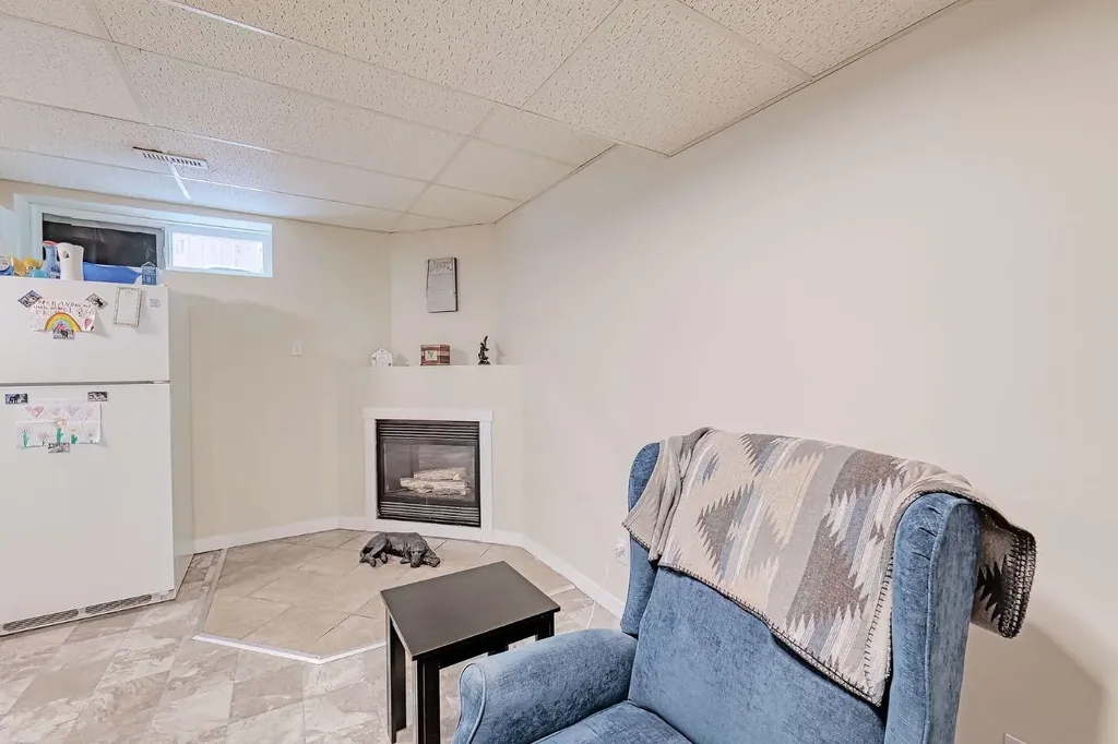 70 Elizabeth Way SE Airdrie AB T4B 2H6