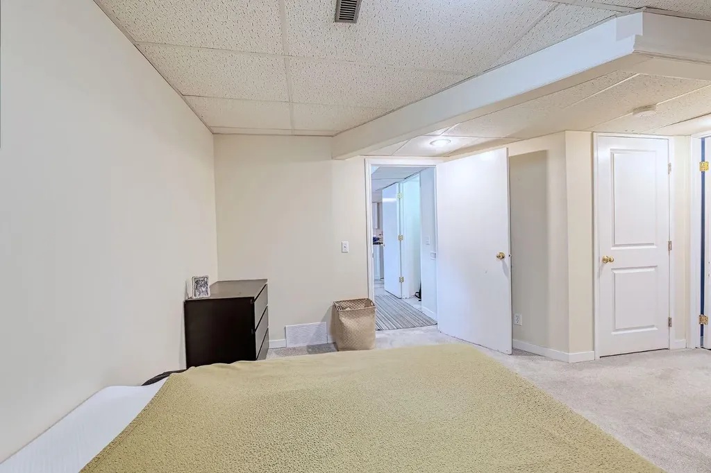 70 Elizabeth Way SE Airdrie AB T4B 2H6
