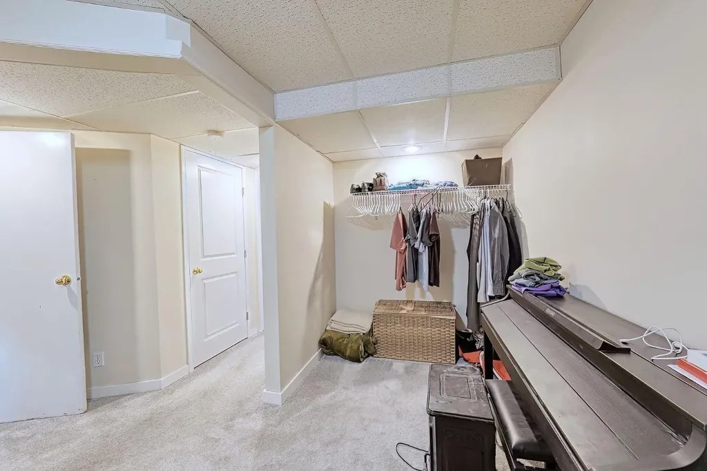 70 Elizabeth Way SE Airdrie AB T4B 2H6