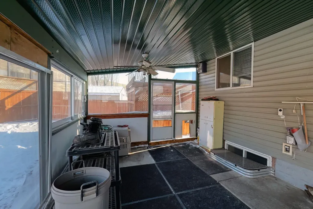 70 Elizabeth Way SE Airdrie AB T4B 2H6