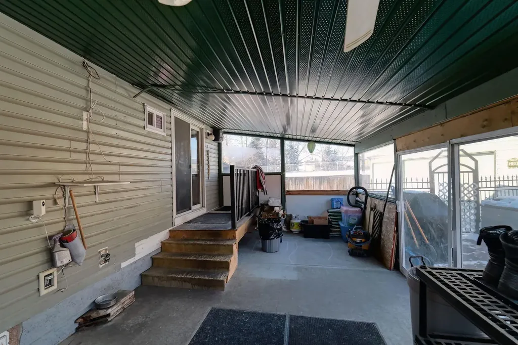 70 Elizabeth Way SE Airdrie AB T4B 2H6