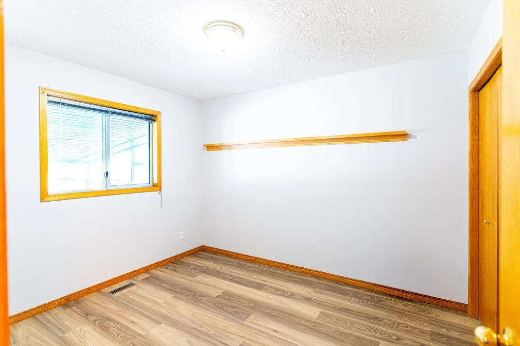 70 Elizabeth Way SE Airdrie AB T4B 2H6