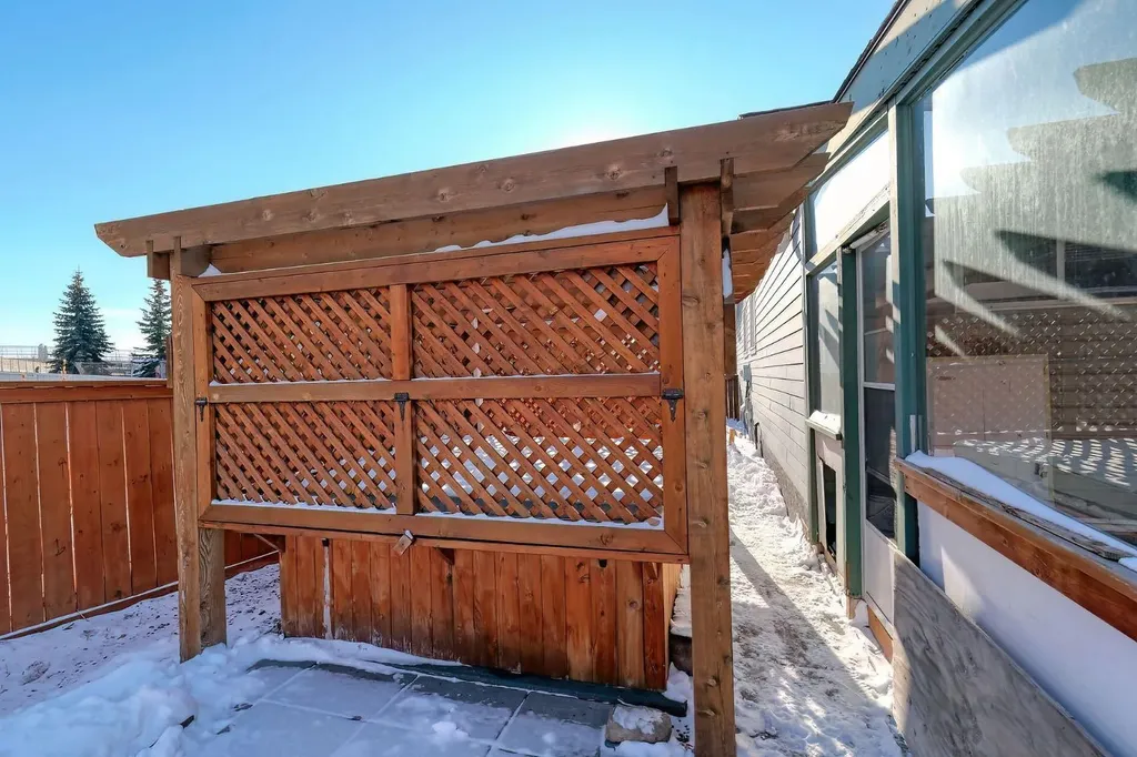70 Elizabeth Way SE Airdrie AB T4B 2H6