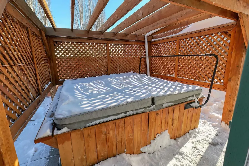 70 Elizabeth Way SE Airdrie AB T4B 2H6