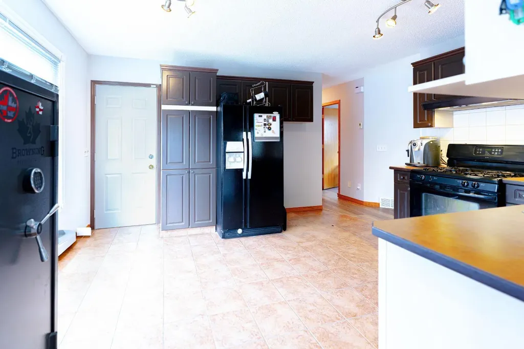 70 Elizabeth Way SE Airdrie AB T4B 2H6