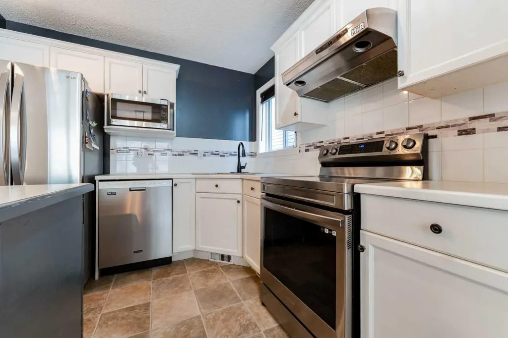 142 Bridlewood Manor SW Calgary AB T2Y 3T5
