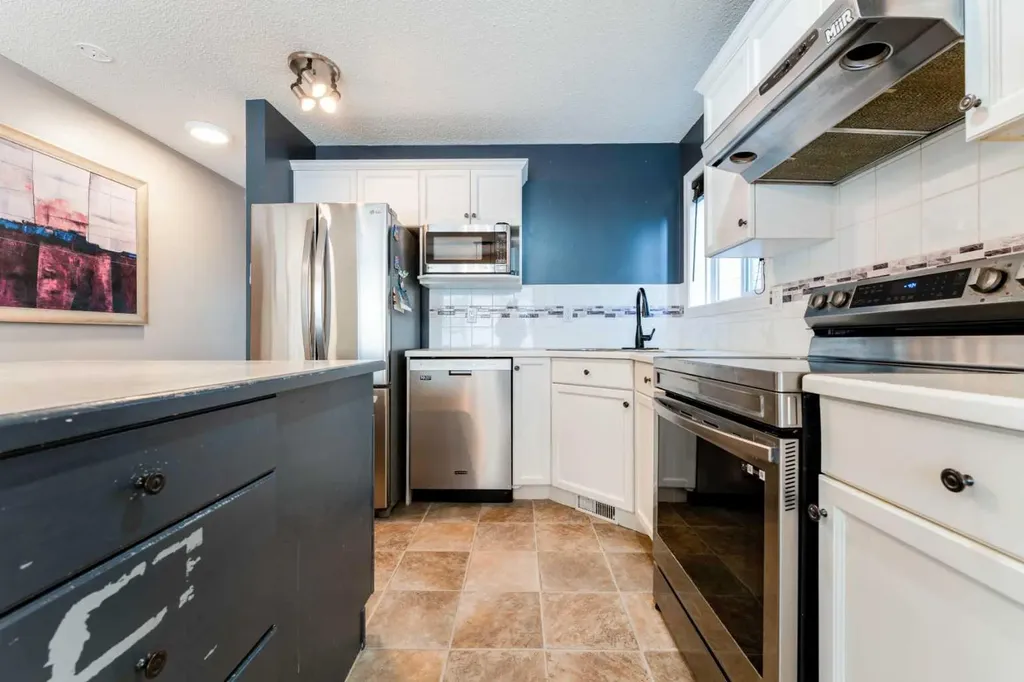 142 Bridlewood Manor SW Calgary AB T2Y 3T5