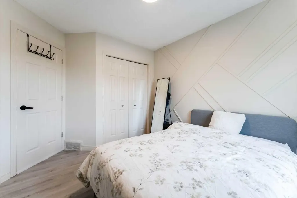 142 Bridlewood Manor SW Calgary AB T2Y 3T5
