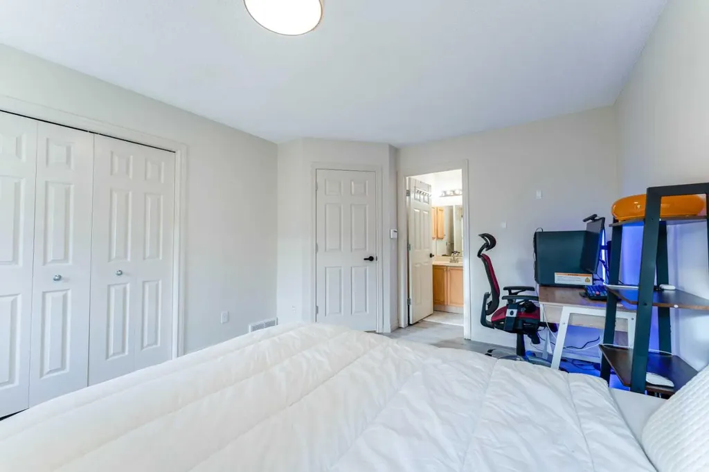142 Bridlewood Manor SW Calgary AB T2Y 3T5