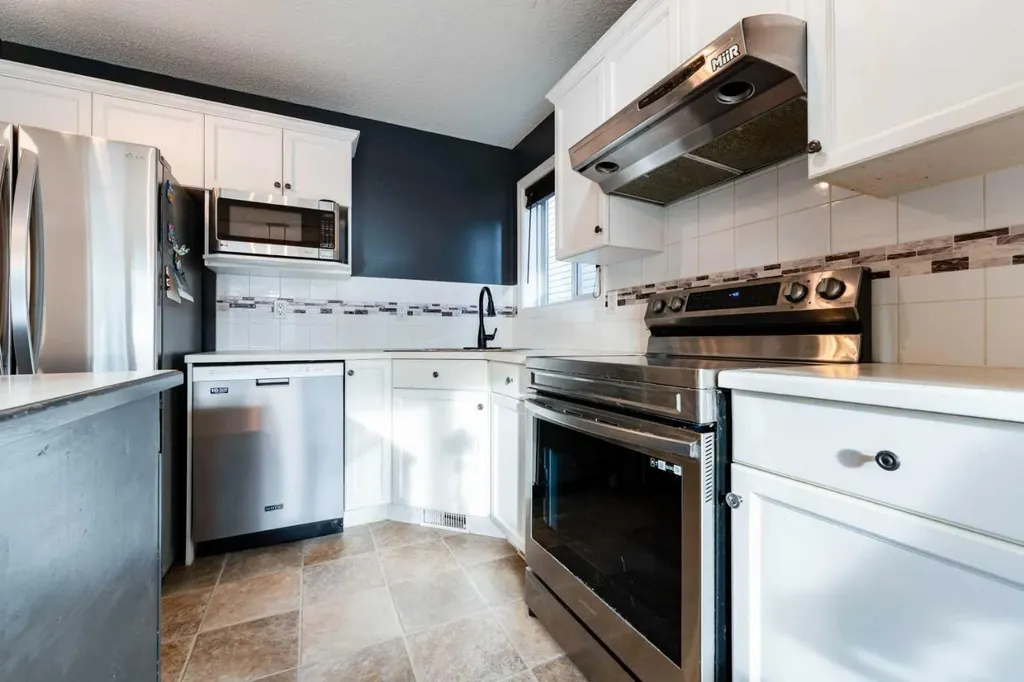 142 Bridlewood Manor SW Calgary AB T2Y 3T5