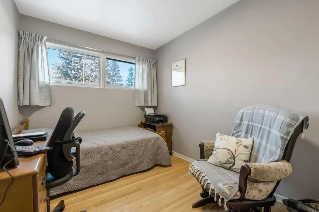126 Springwood Drive SW Calgary AB T2W 0K5