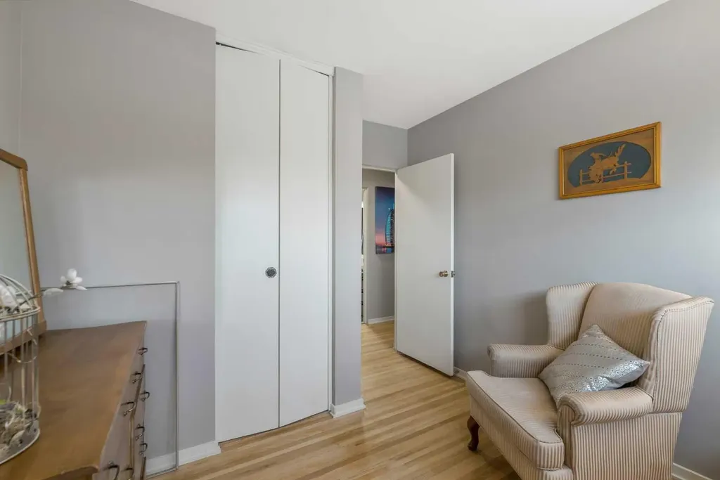 126 Springwood Drive SW Calgary AB T2W 0K5