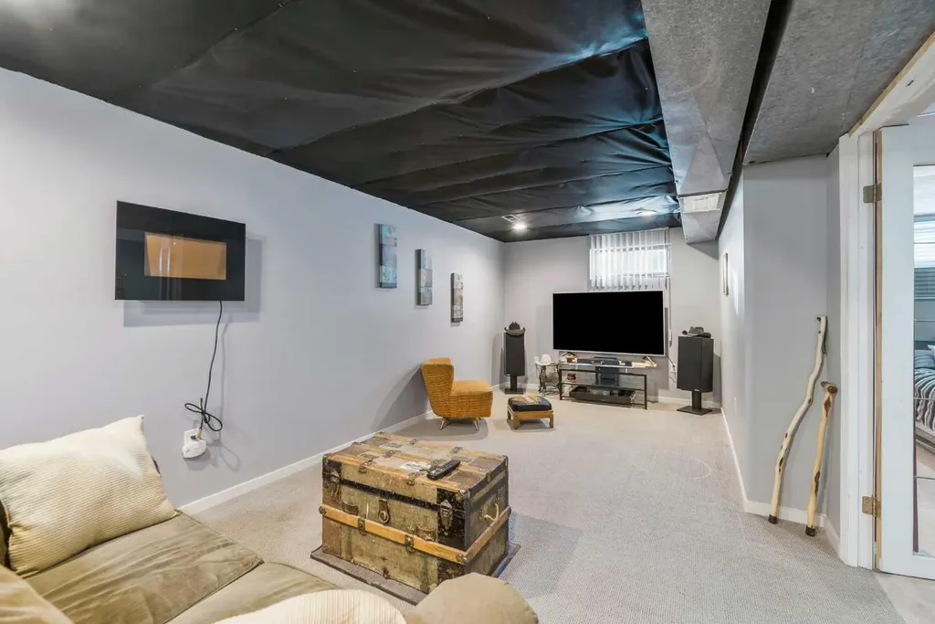 126 Springwood Drive SW Calgary AB T2W 0K5